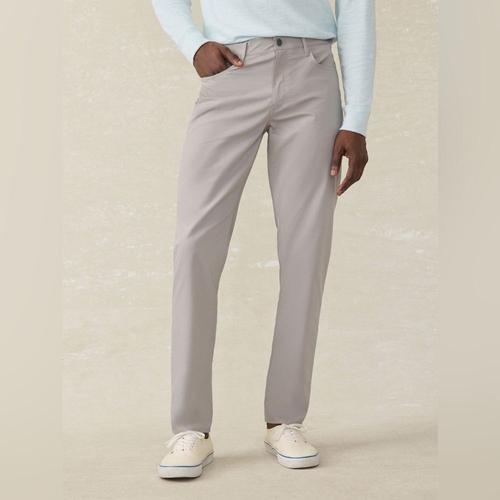 FAHERTY Movement 5-Pocket Pant 30x32 in grey/fossil‎ NWT in packaging